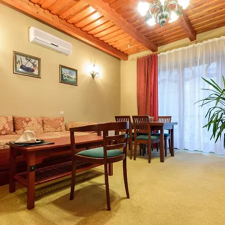 Hotel Letuchiy Gollandets *