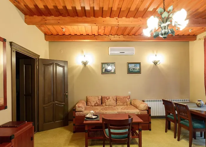 Letuchiy Gollandets Otel *