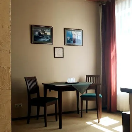 Letuchiy Gollandets Hotel *